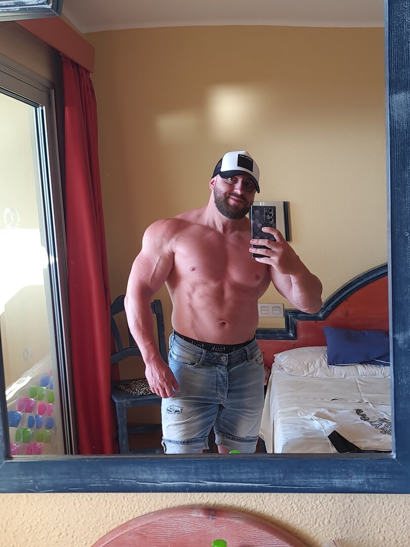 Live Muscle Show - Bodybuilder WebCam