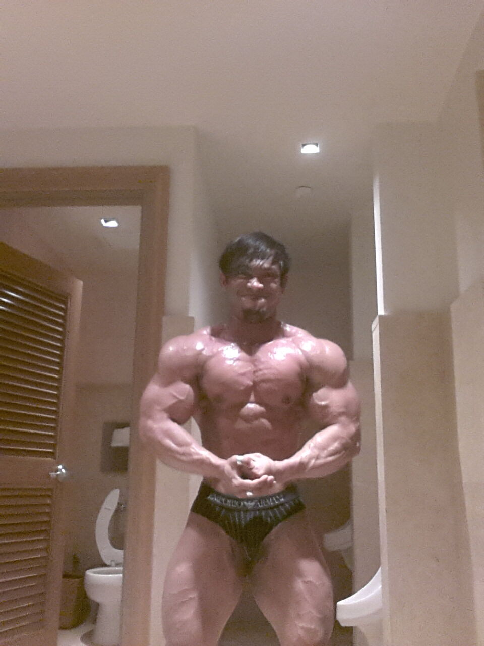 Live Muscle Show - Bodybuilder WebCam